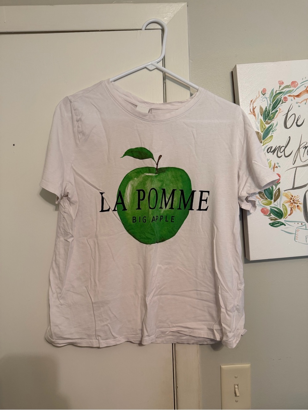 White Graphic Tee with Green Apple "La Pomme" H&M cropped
